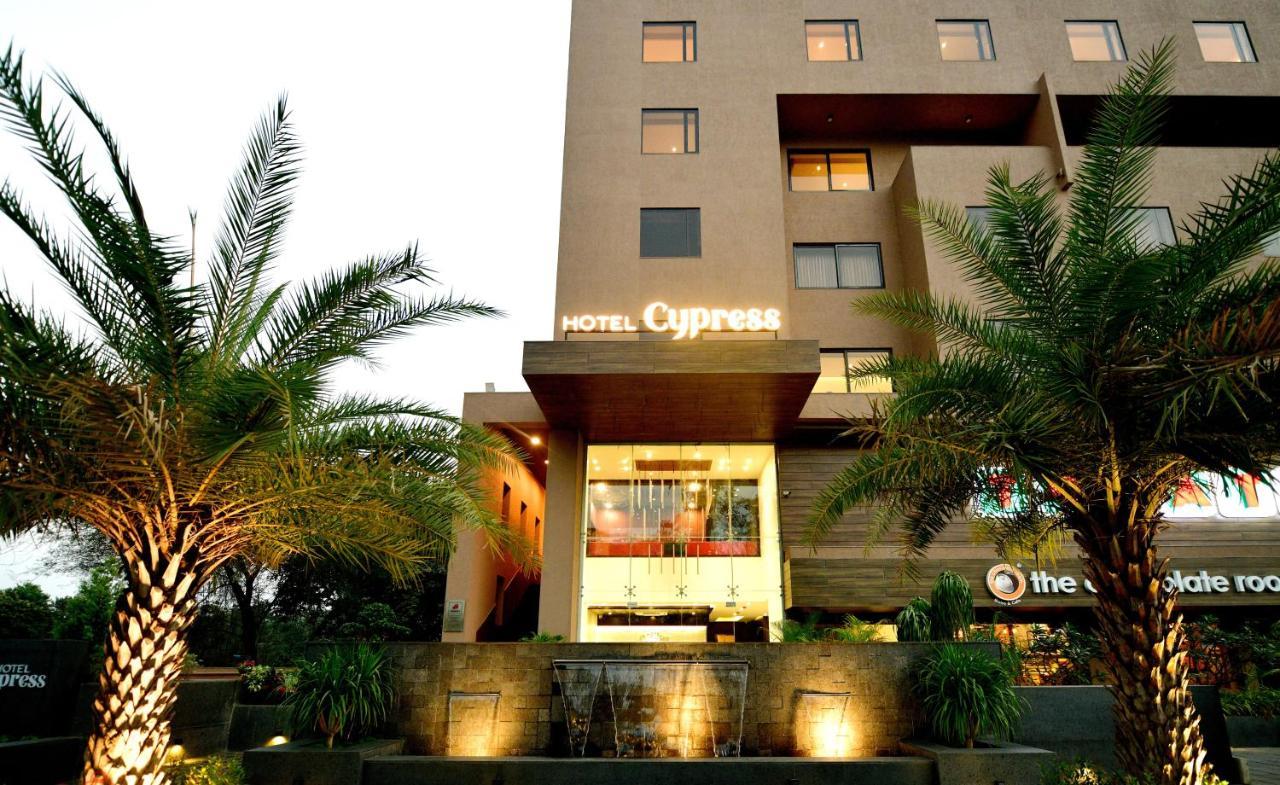 Hotel Cypress Nadiād Kültér fotó