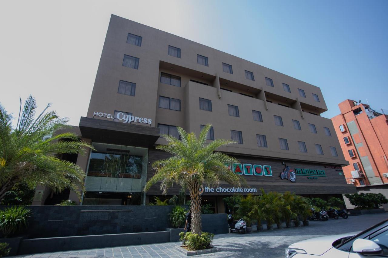 Hotel Cypress Nadiād Kültér fotó